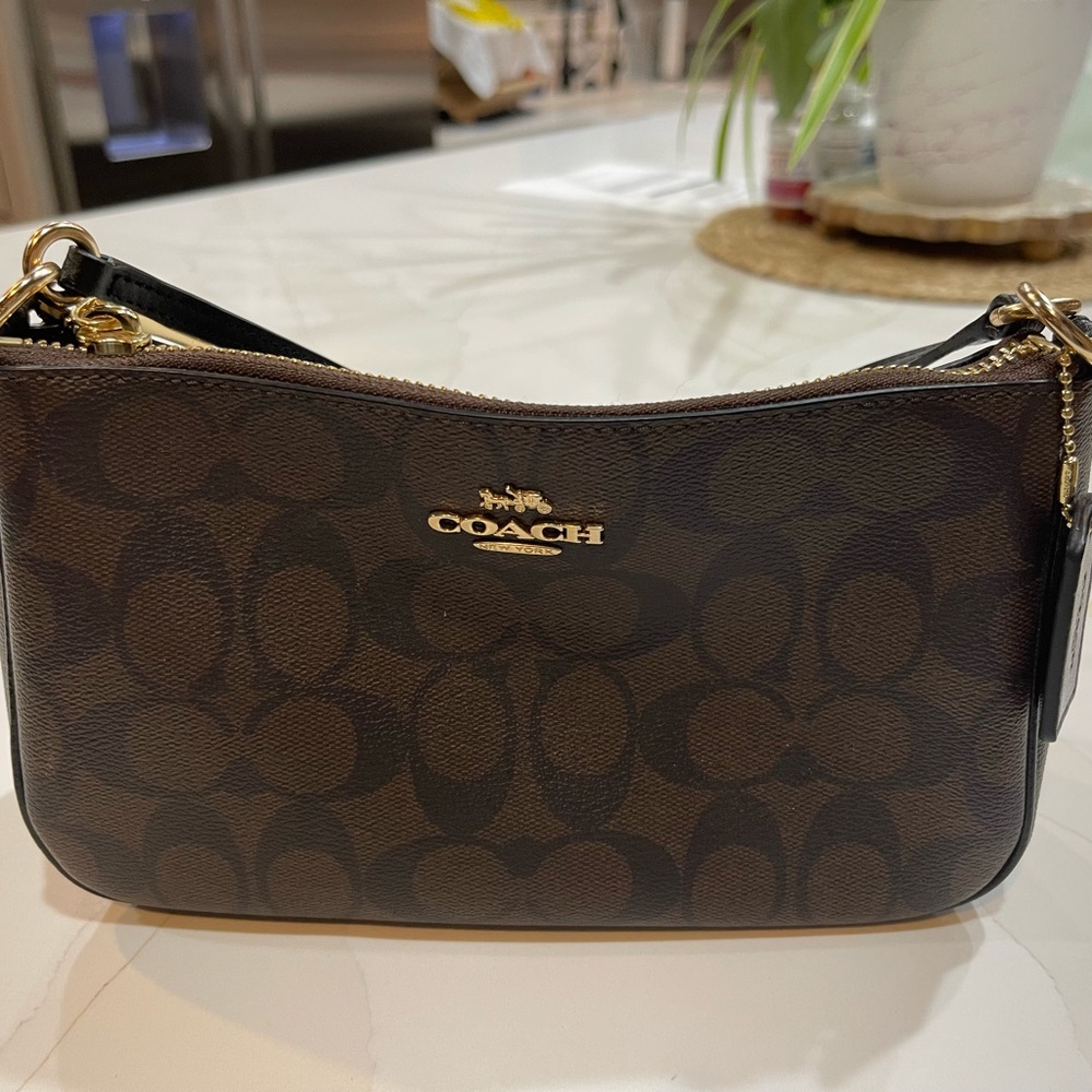 Small shoulder bag